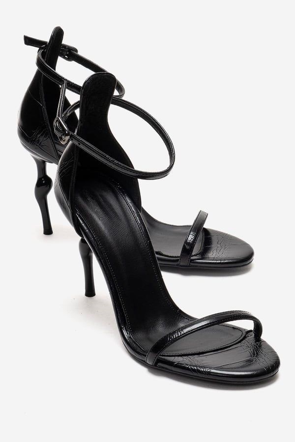 BH TRALİCE 36-40 TOPUKLU SANDALET