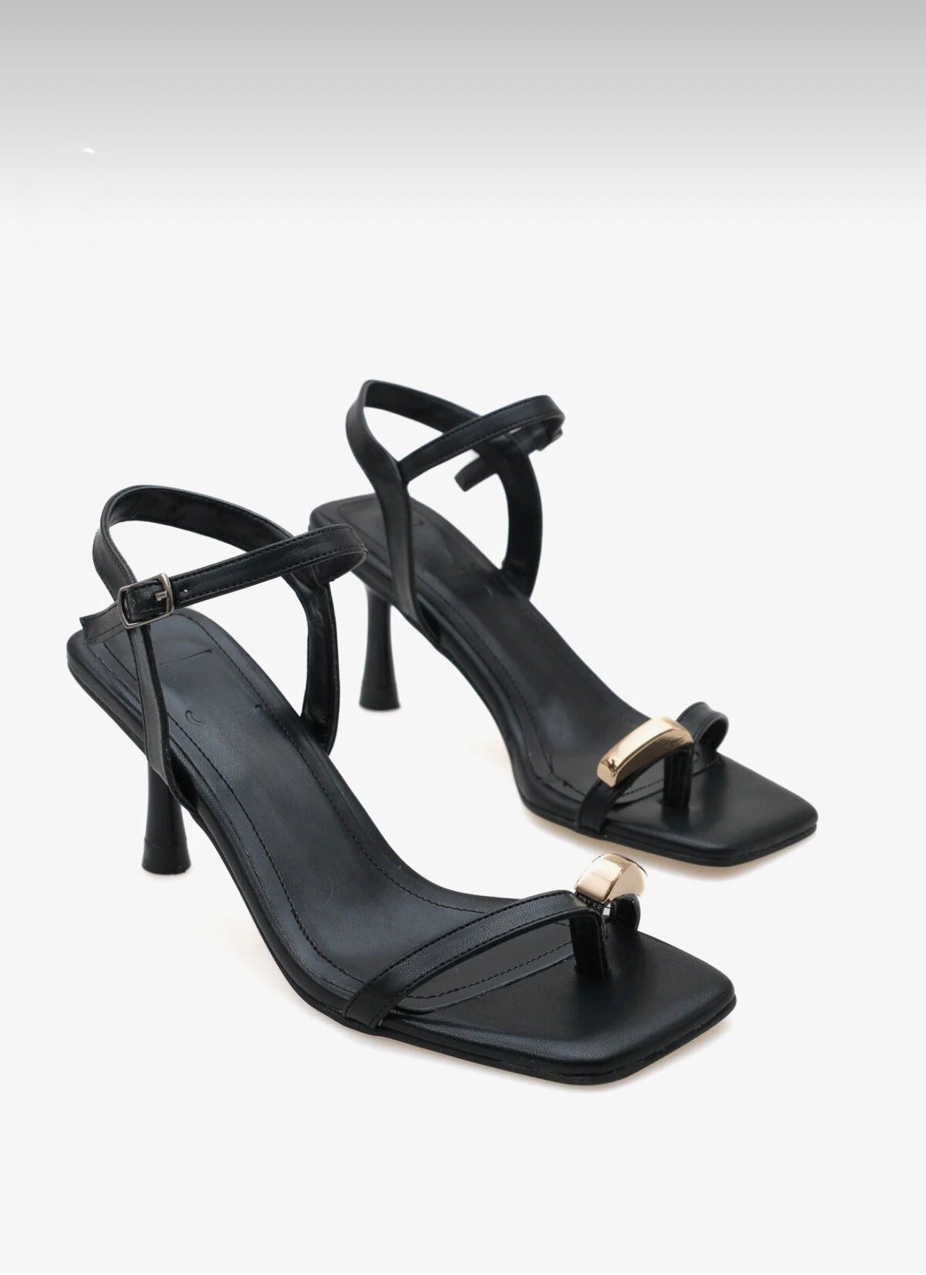 IN SİSA 600 36-40 TOPUKLU SANDALET