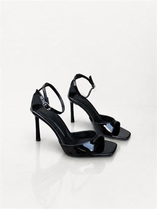 BH LOLLİTA 36-40 TOPUKLU SANDALET