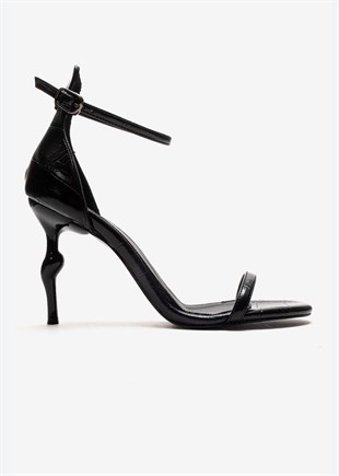 BH TRALİCE 36-40 TOPUKLU SANDALET