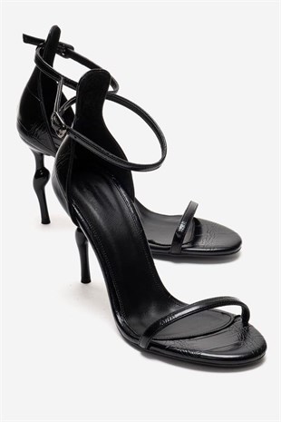 BH TRALİCE 36-40 TOPUKLU SANDALET