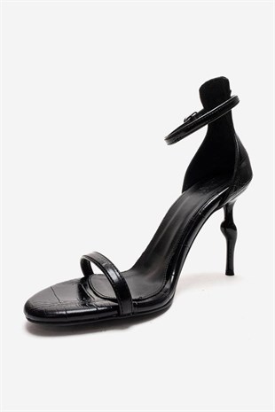 BH TRALİCE 36-40 TOPUKLU SANDALET