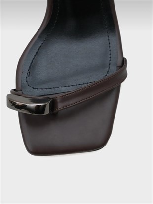 IN SİSA 600 36-40 TOPUKLU SANDALET