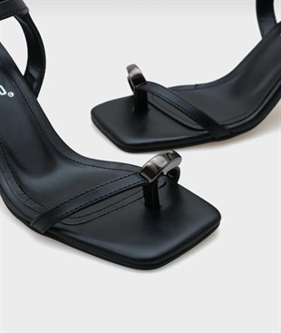 IN SİSA 600 36-40 TOPUKLU SANDALET