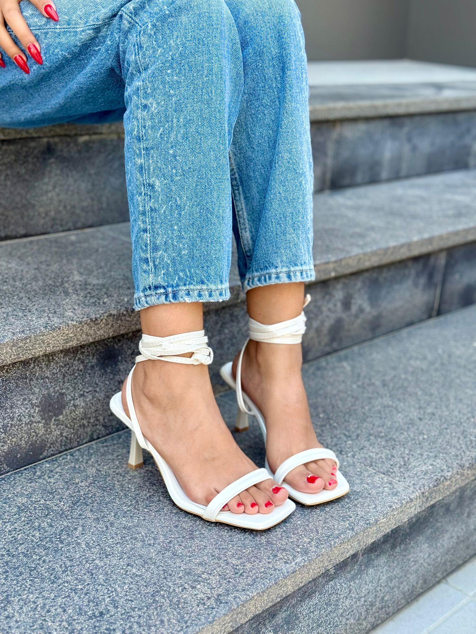 BH JESSY 36-40 İPLİ TOPUKLU SANDALET