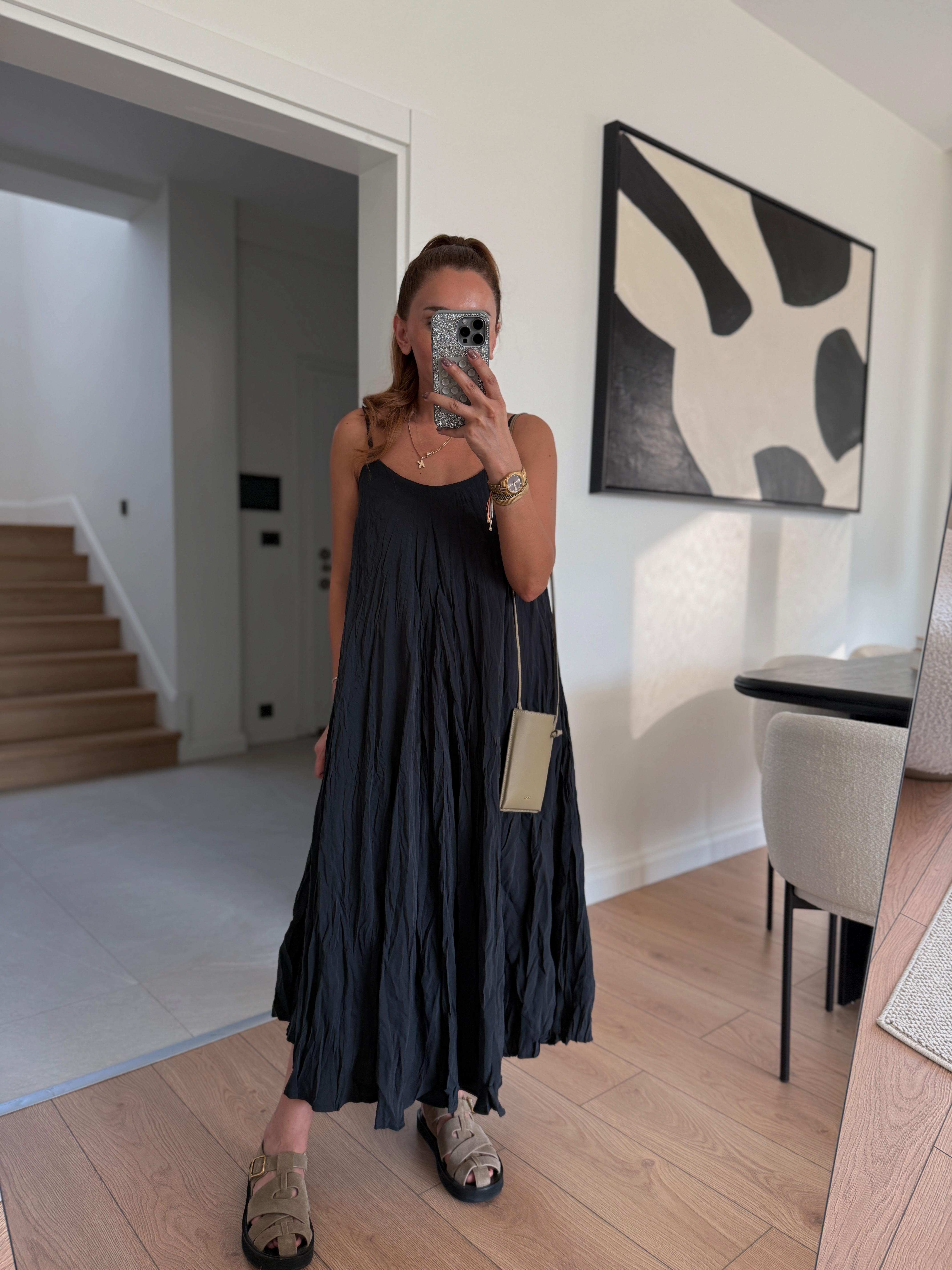 3208 Kırışık Astarlı Siyah Elbise