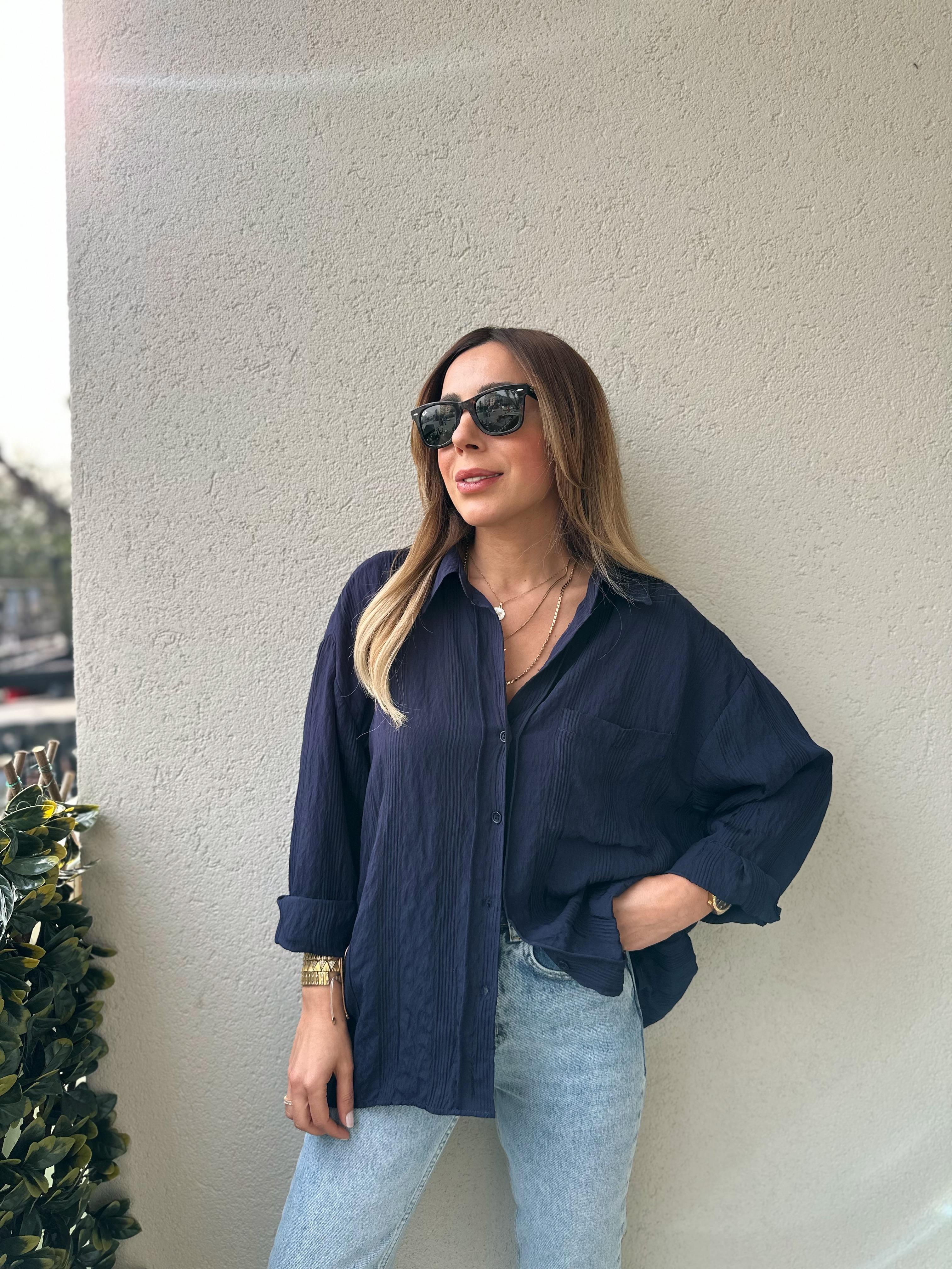 LACİVERT KENDİNDEN ÇİZGİLİ GÖMLEK 