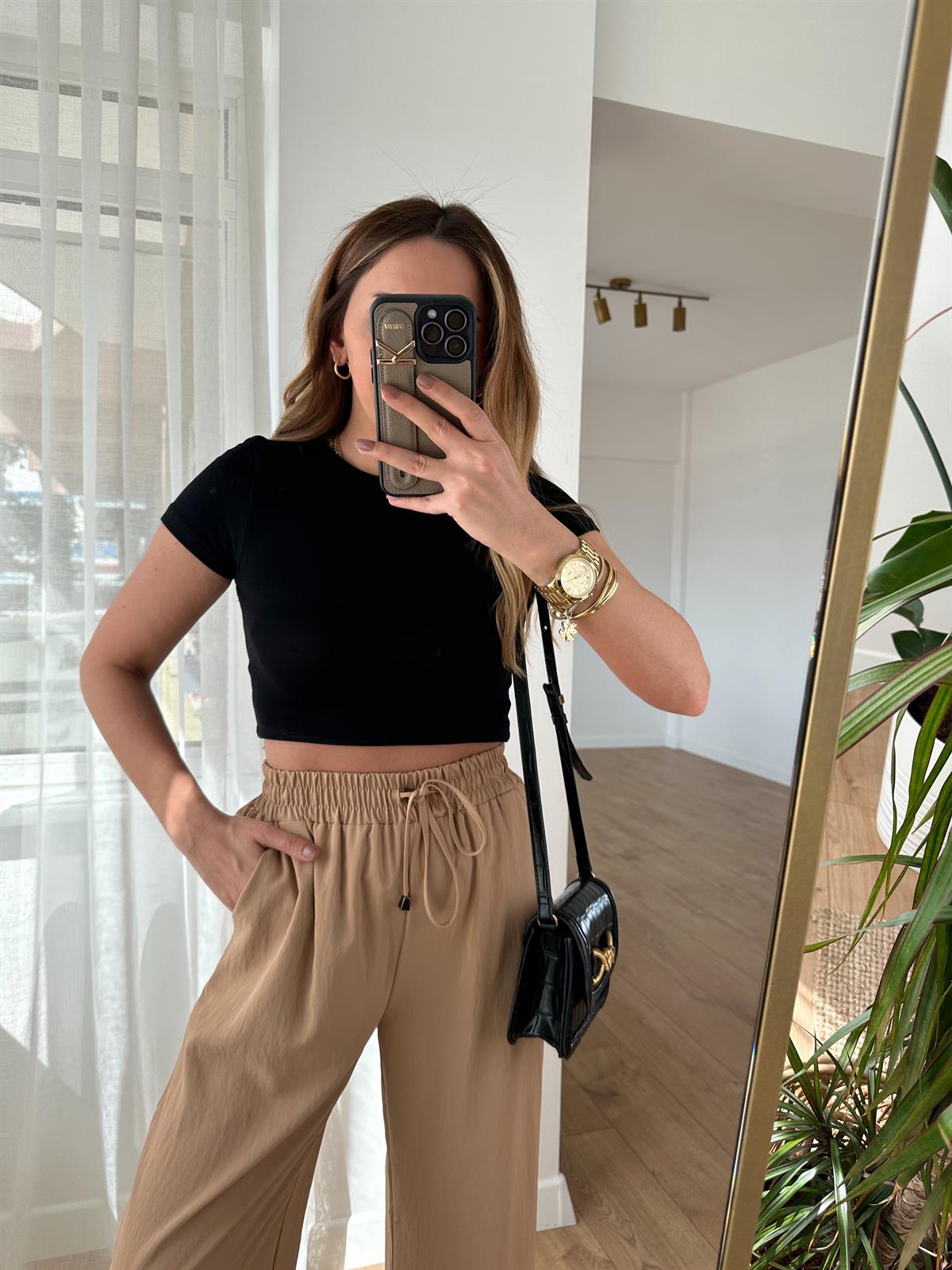 SİYAH  BİSİKLET YAKA CROP TİŞÖRT