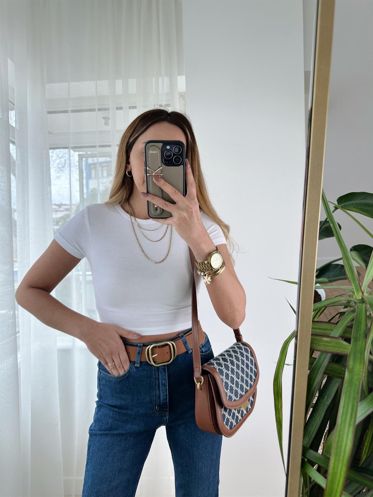 BEYAZ BİSİKLET YAKA CROP TİŞÖRT