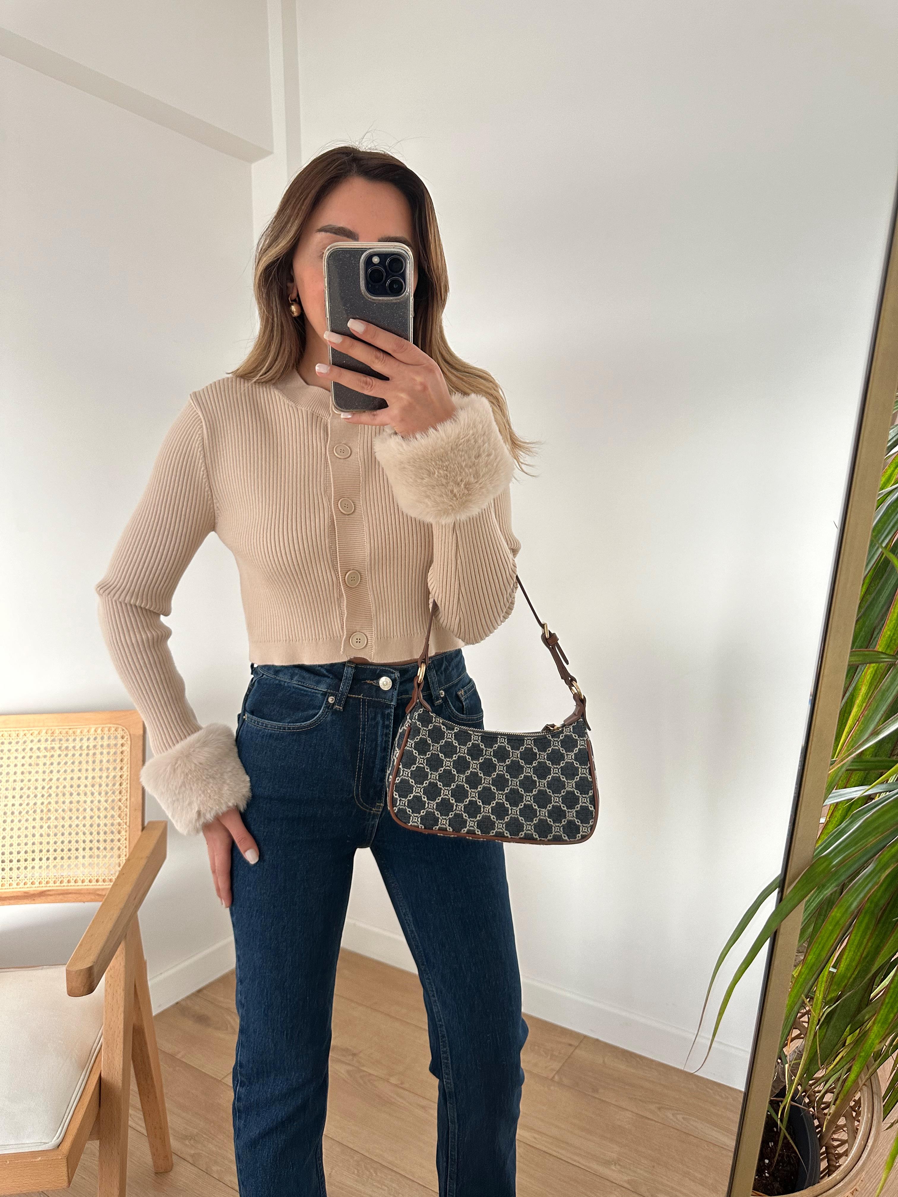 DİLVİN  BEJ FONKSİYONEL KÜRKLÜ CROP HIRKA