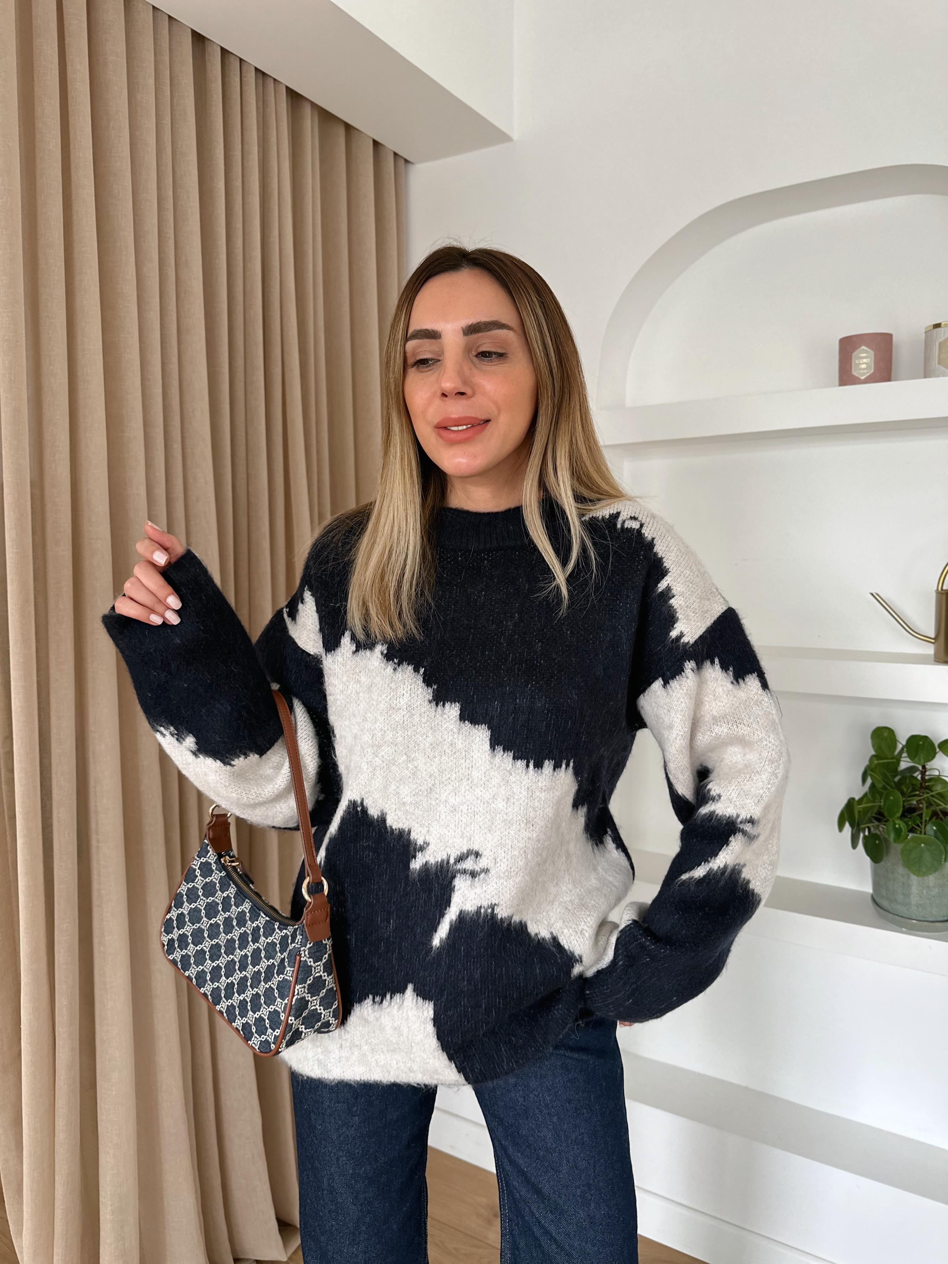 MD LACİVERT DESENLİ KALIN YUMOŞ SALAŞ KAZAK