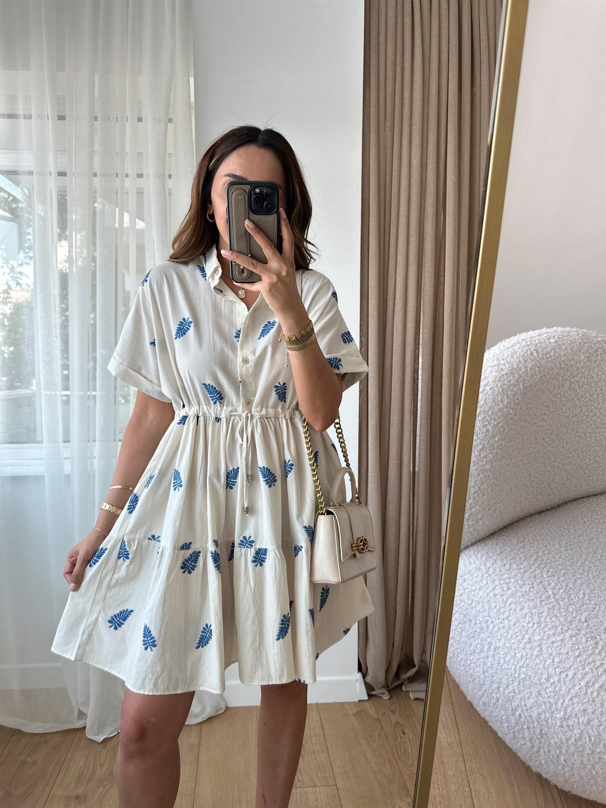 NAKIŞLI JAKARLI BELİ BÜZGÜLÜ ELBİSE