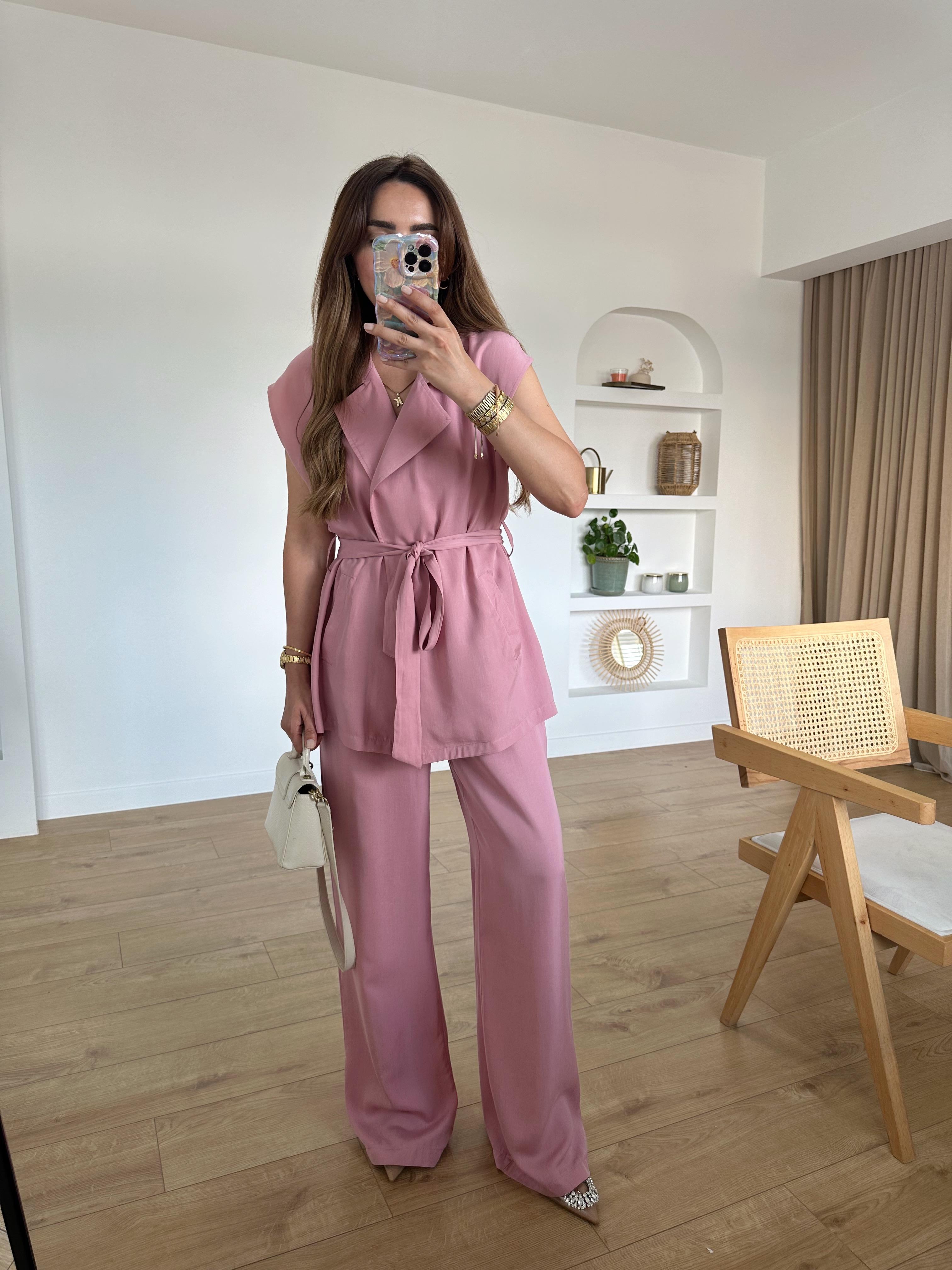 PEMBE ÖNÜ KUŞAKLI YELEKLİ PREMIUM TAKIM