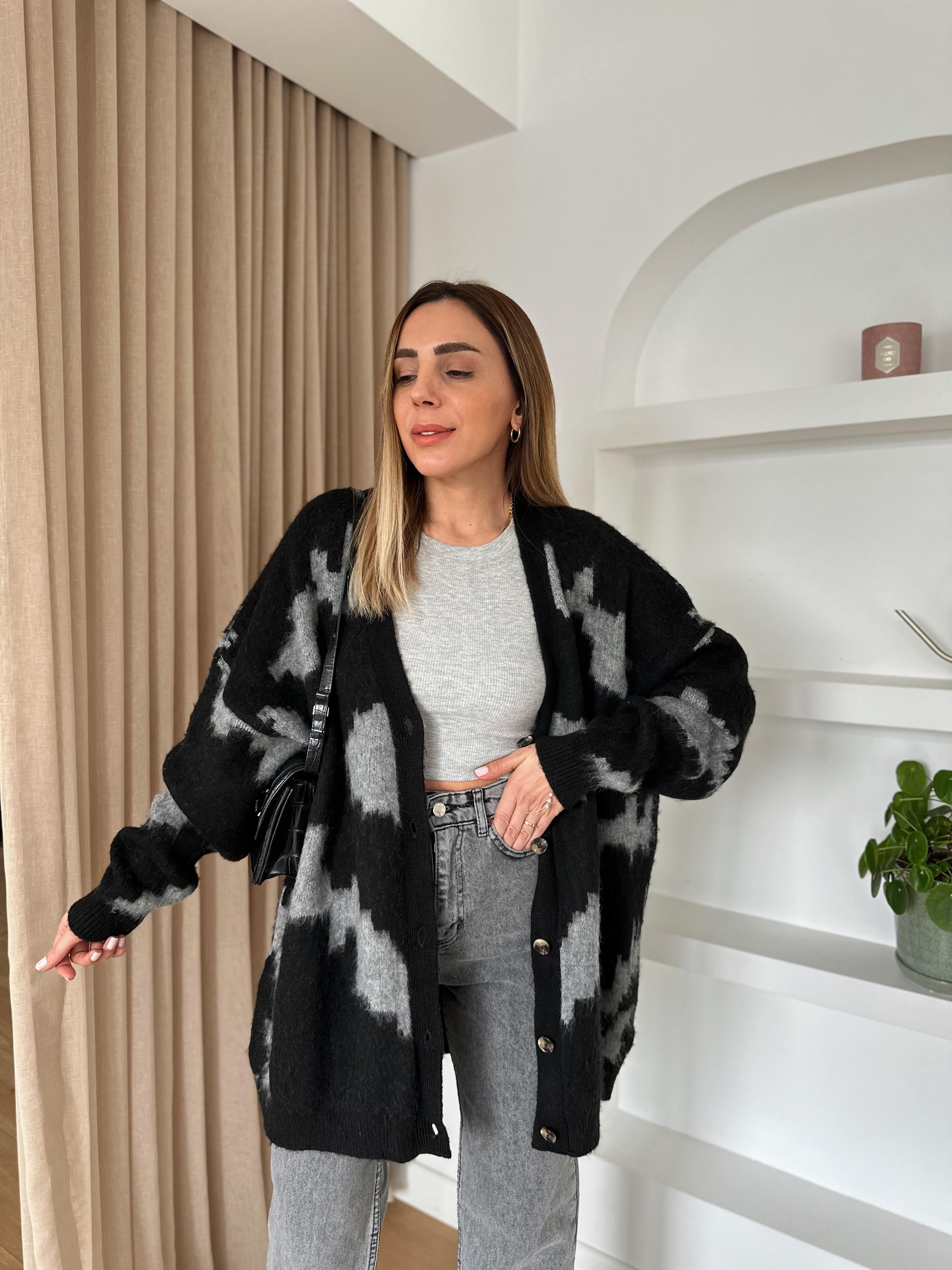 SİYAH DESENLİ ŞARDONLU KALIN HIRKA