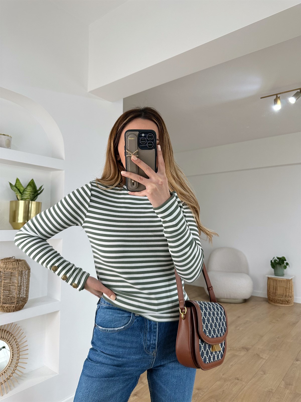 Yeşil Çizgili Düğme Detaylı Bluz · 4