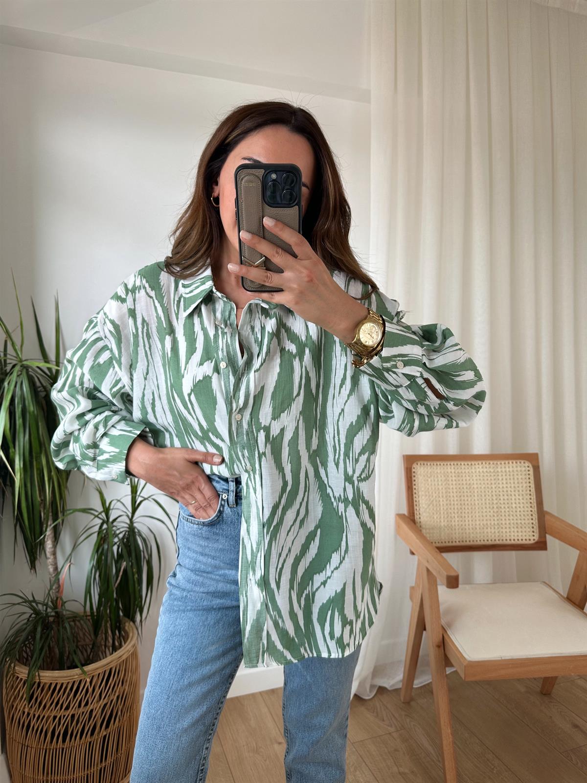 YEŞİL DESENLİ TENSEL OVERSIZE GÖMLEK
