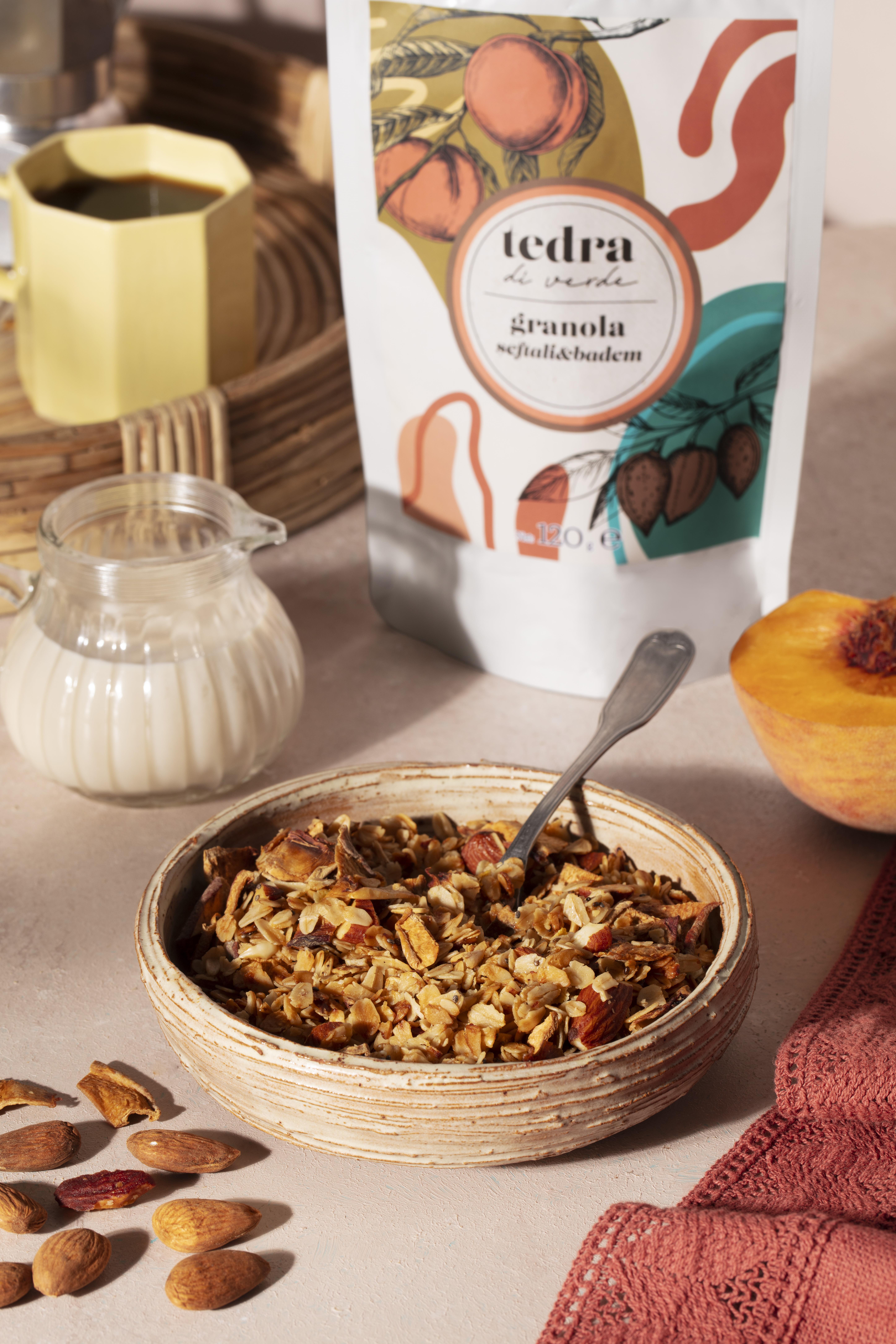 ŞEFTALİ & BADEM GRANOLA