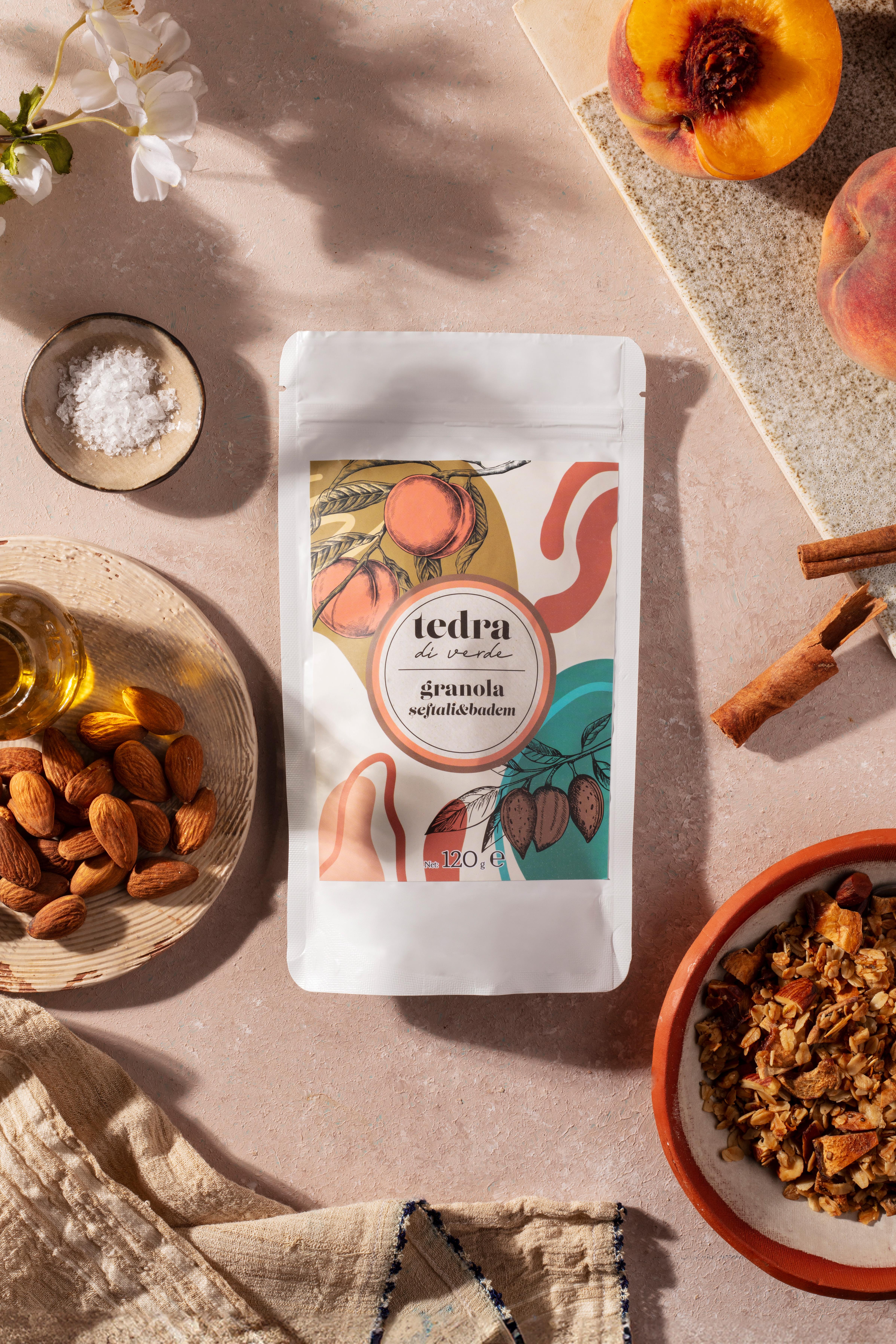 ŞEFTALİ & BADEM GRANOLA