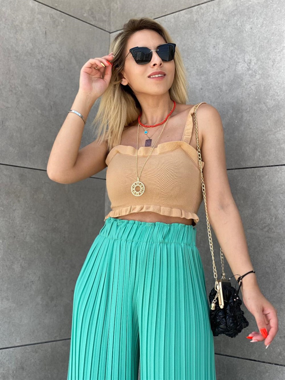 Crop Nude