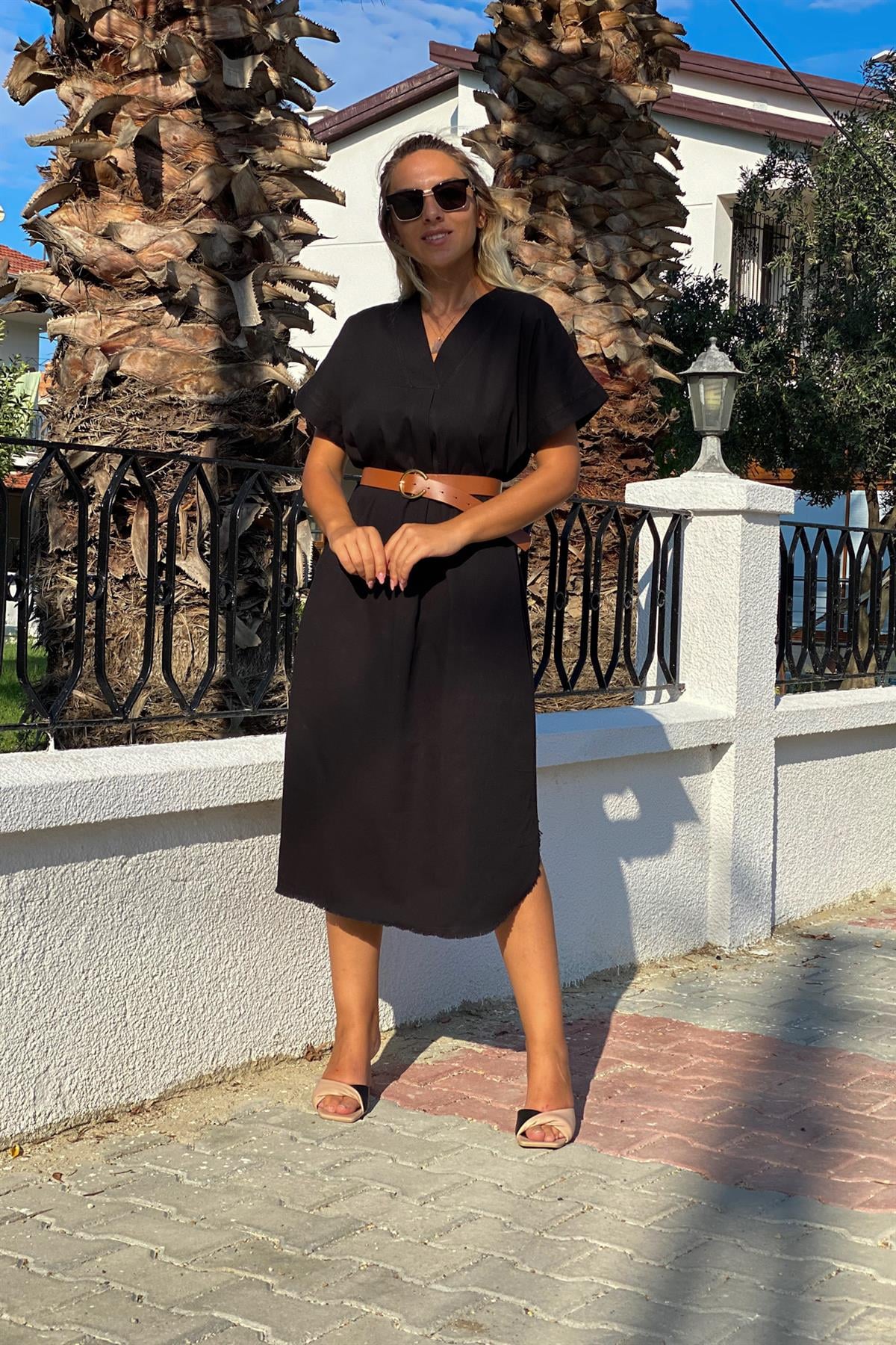 Kemerli V Yaka Elbise Siyah