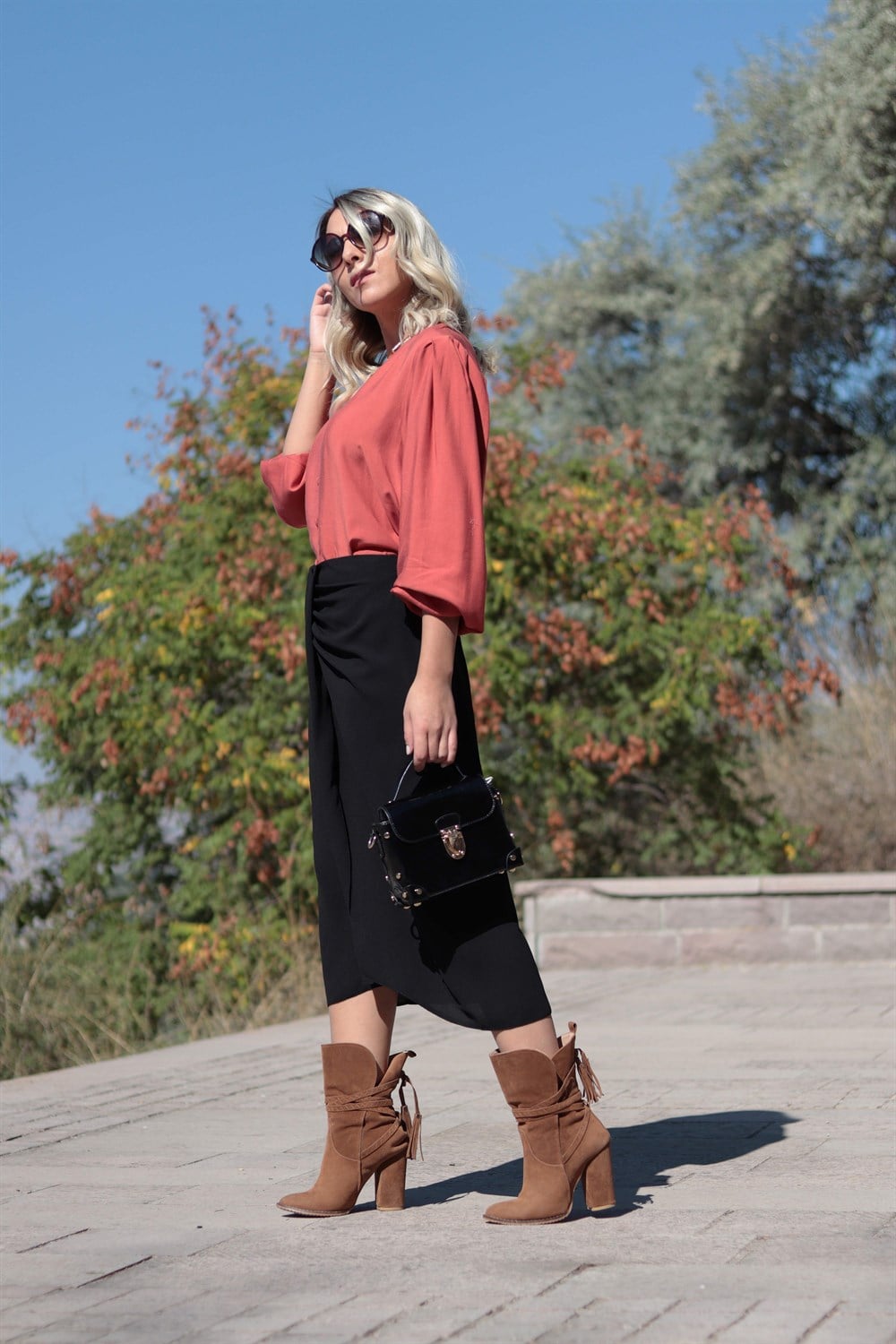 Siyah Düğümlü Etek