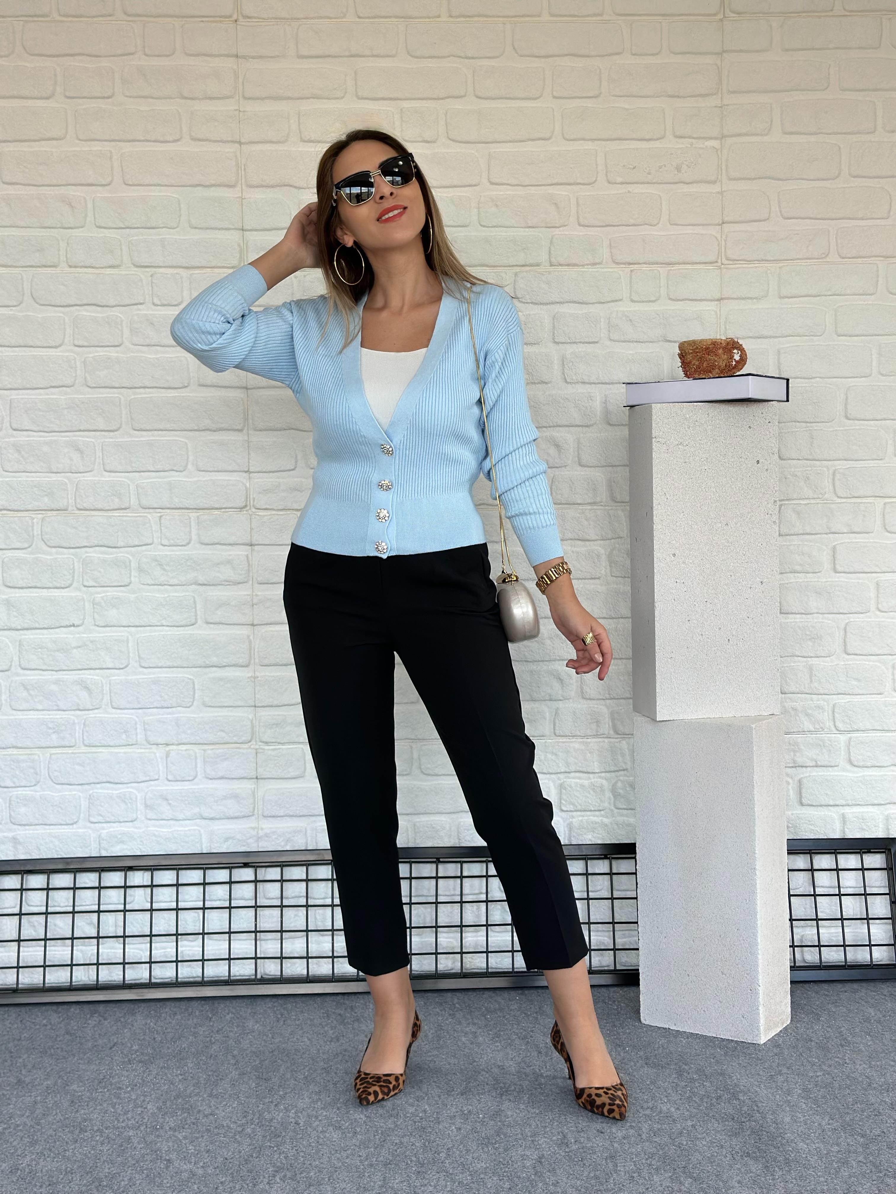 Taş Düğmeli Hırka