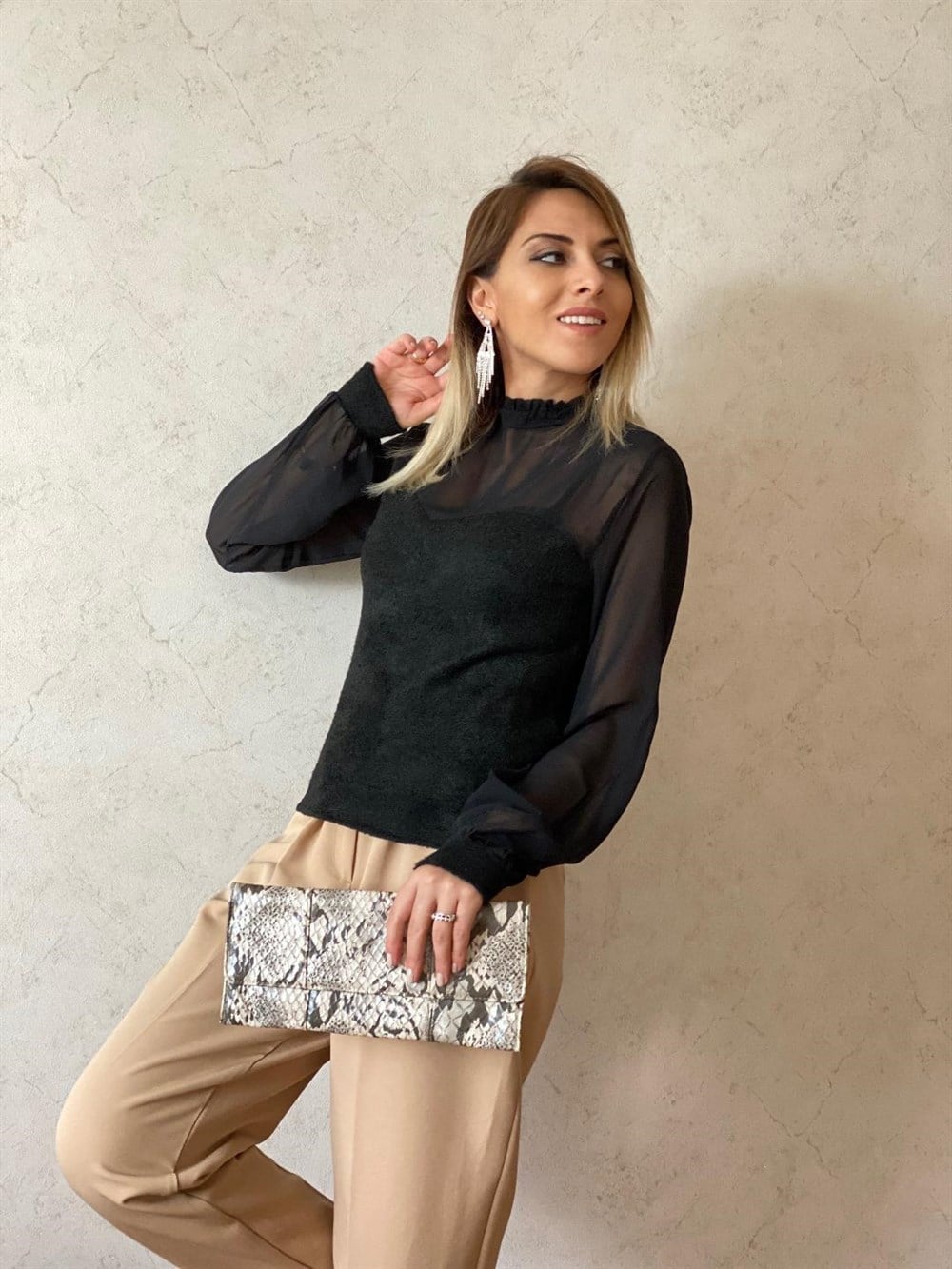 Tasarım Tül Detaylı Yumoş Bluz Siyah