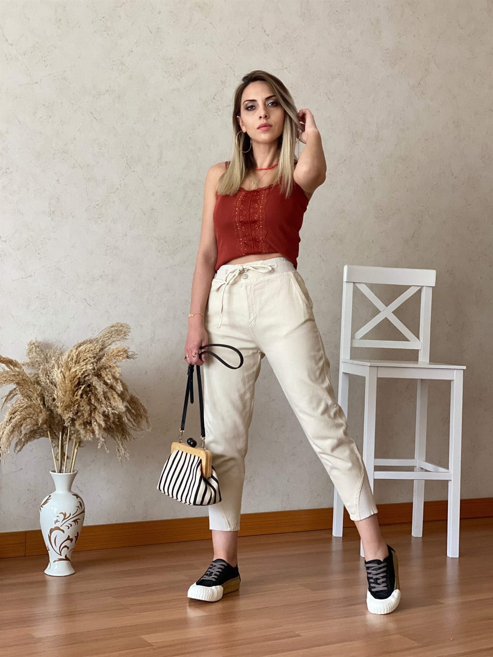 Dantel Detaylı Askılı Body