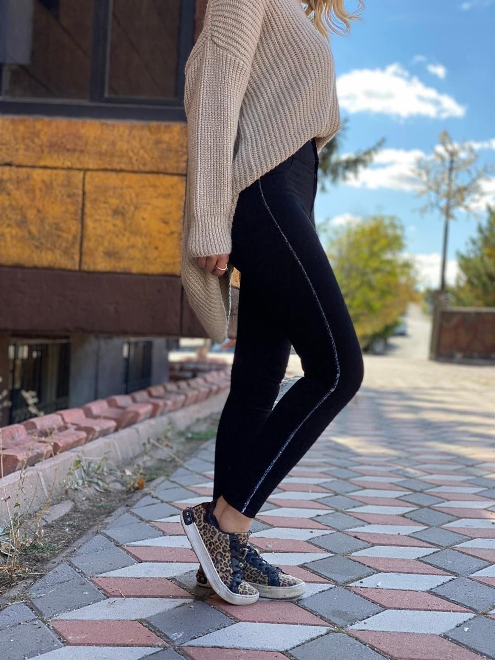 Şerit Detaylı Yüksek Bel Push Up Skinny Jean Siyah