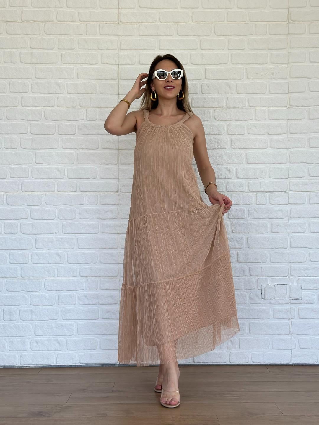 Sırtı Açık Askılı Elbise