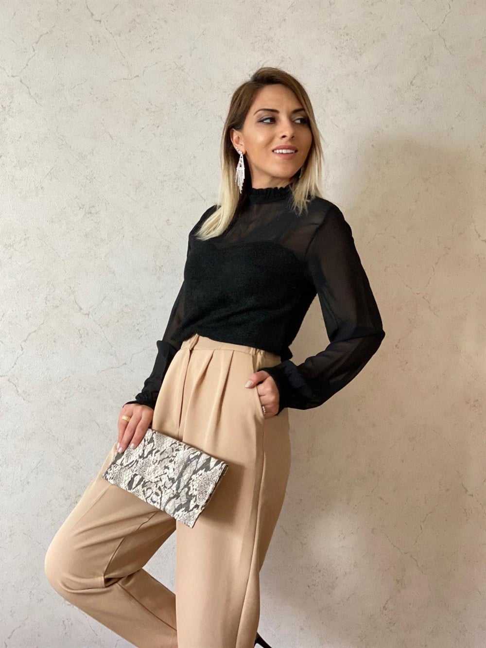 Tasarım Tül Detaylı Yumoş Bluz Siyah