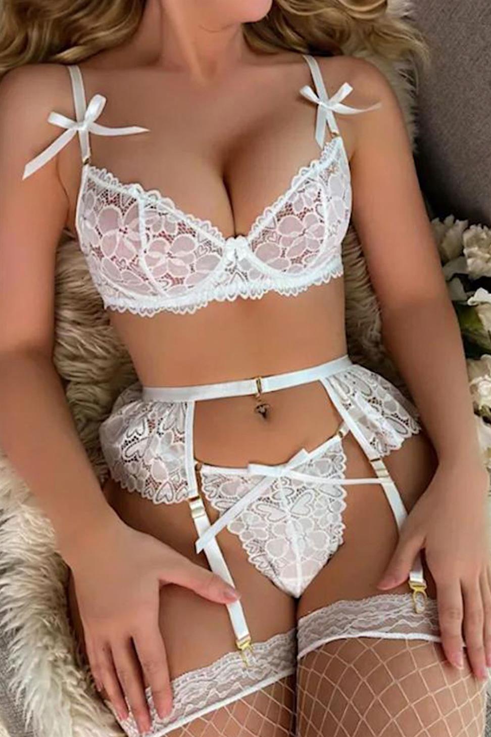 Dantel Detaylı Gül Desenli Beyaz Renk Fantezi Üçlü Takım