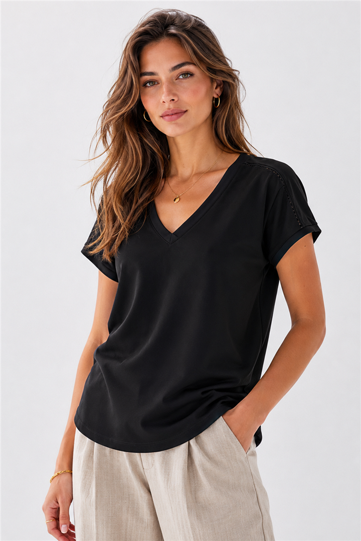 V Yaka Dantel Detaylı Bluz Siyah | Fashion Friends