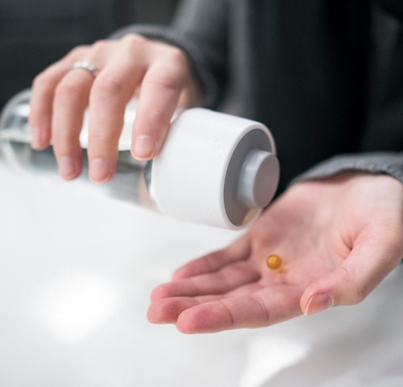 Çok Bölmeli Kabartma yazılı İlaç Ve Su Şişesi