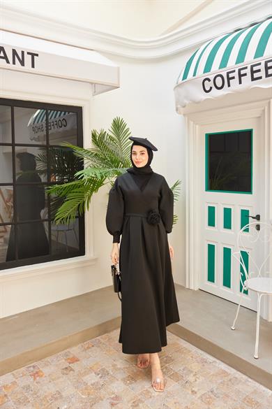 Belinde Gül Detaylı Krep Elbise - Siyah
