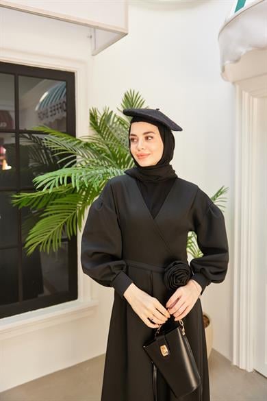 Belinde Gül Detaylı Krep Elbise - Siyah