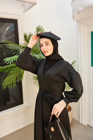 Belinde Gül Detaylı Krep Elbise - Siyah