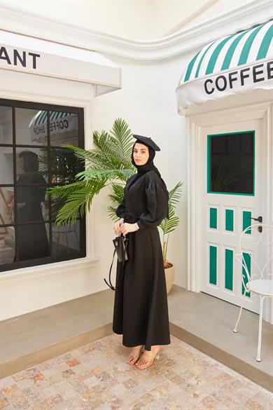 Belinde Gül Detaylı Krep Elbise - Siyah