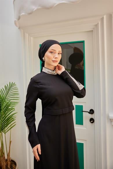 Kolu ve Boynu Taş Süslemeli Abiye - Siyah