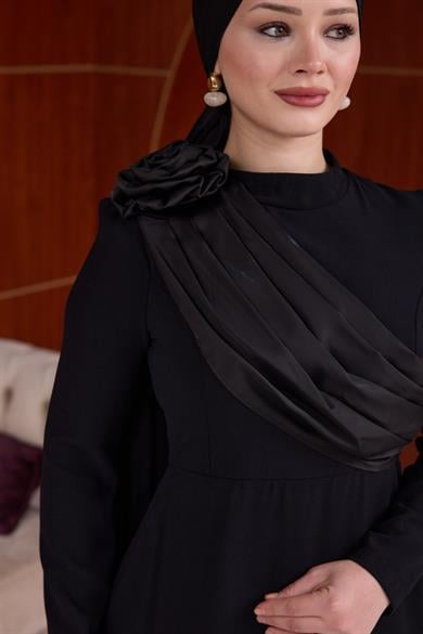 Nihan Omuzu Saten Gül Detaylı Abiye - Siyah