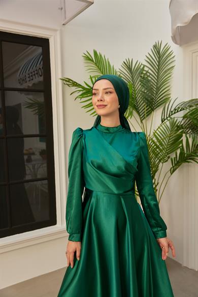 Önü Katlı Saten Abiye - Zümrüt Yeşil