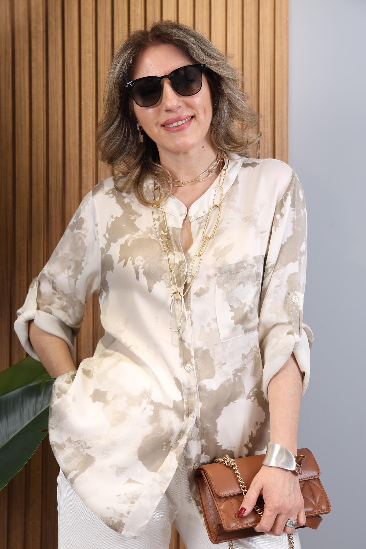 Batik Desen İthal Saten Taş Rengi Gömlek