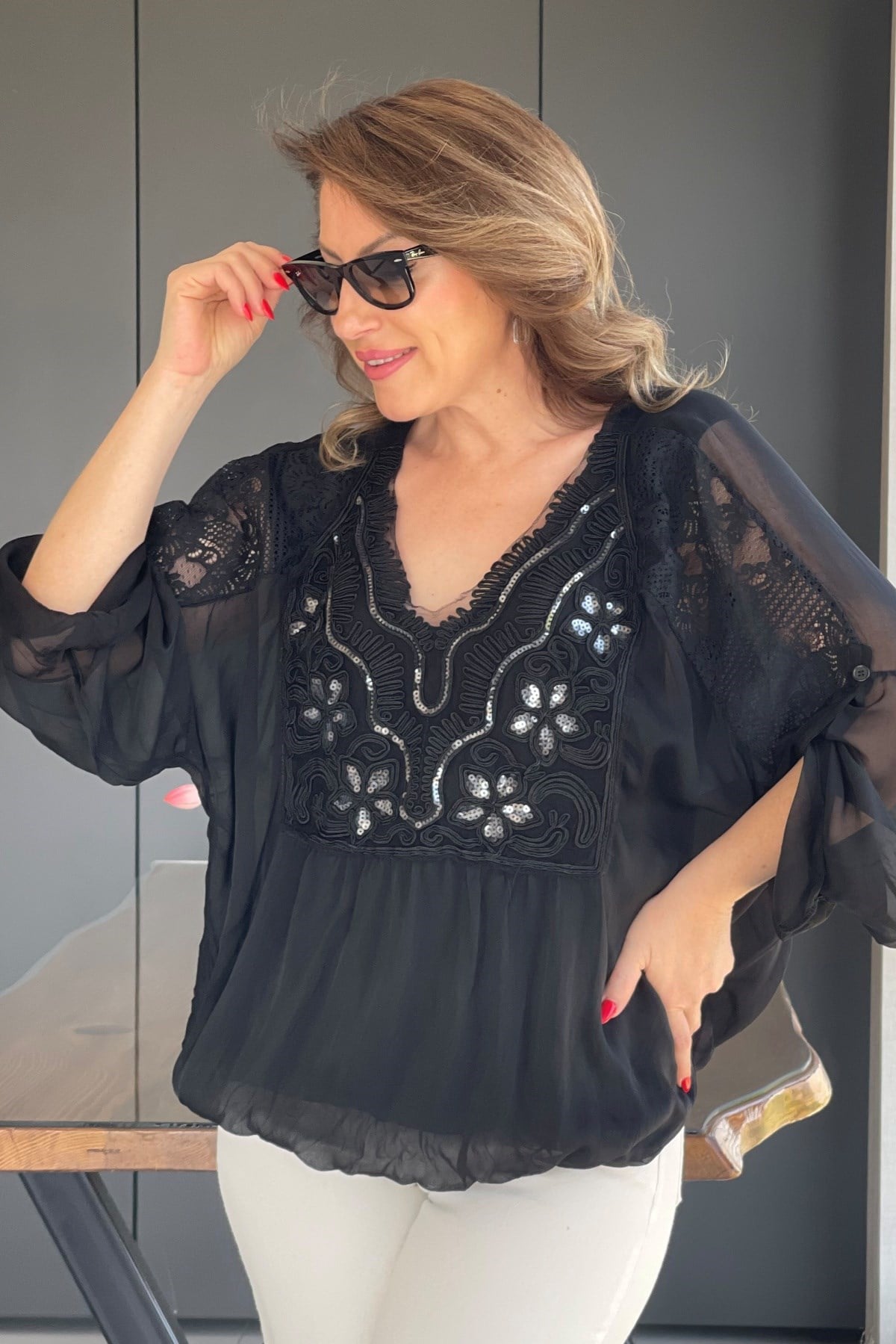 Dantelli Pul Detay İthal İpek Siyah Bluz