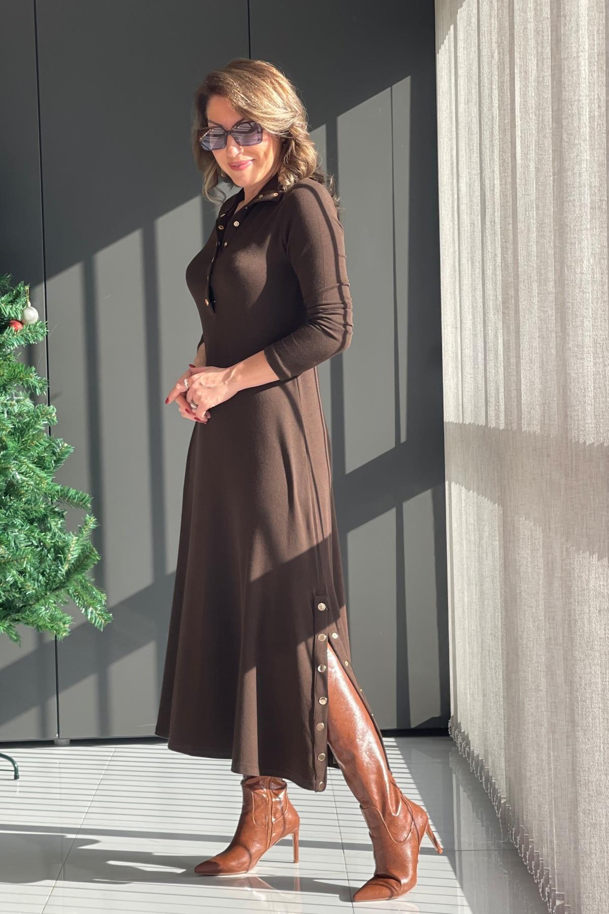 Düğme Detay Kahve Elbise