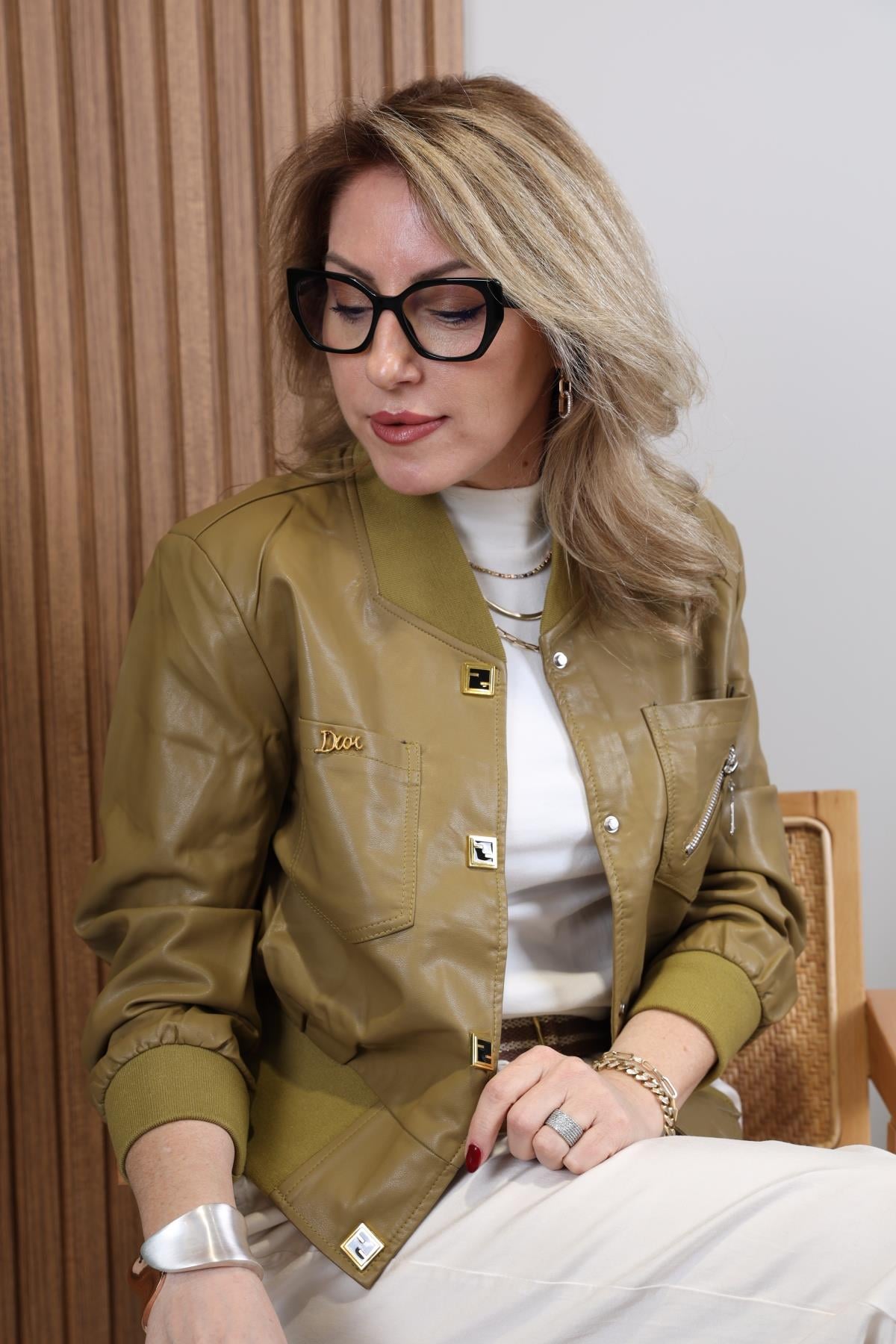 Düğme Detay Yağ Yeşili Deri Ceket