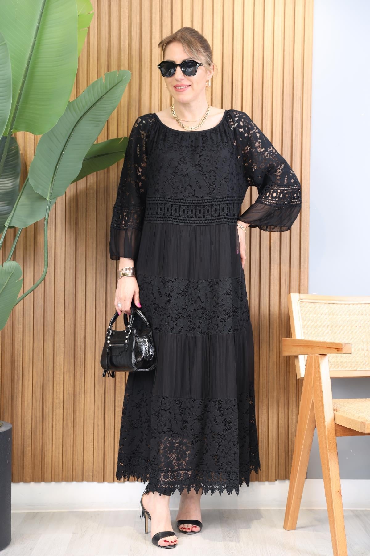 Fakir Kol Siyah İthal İpek Dantel Elbise