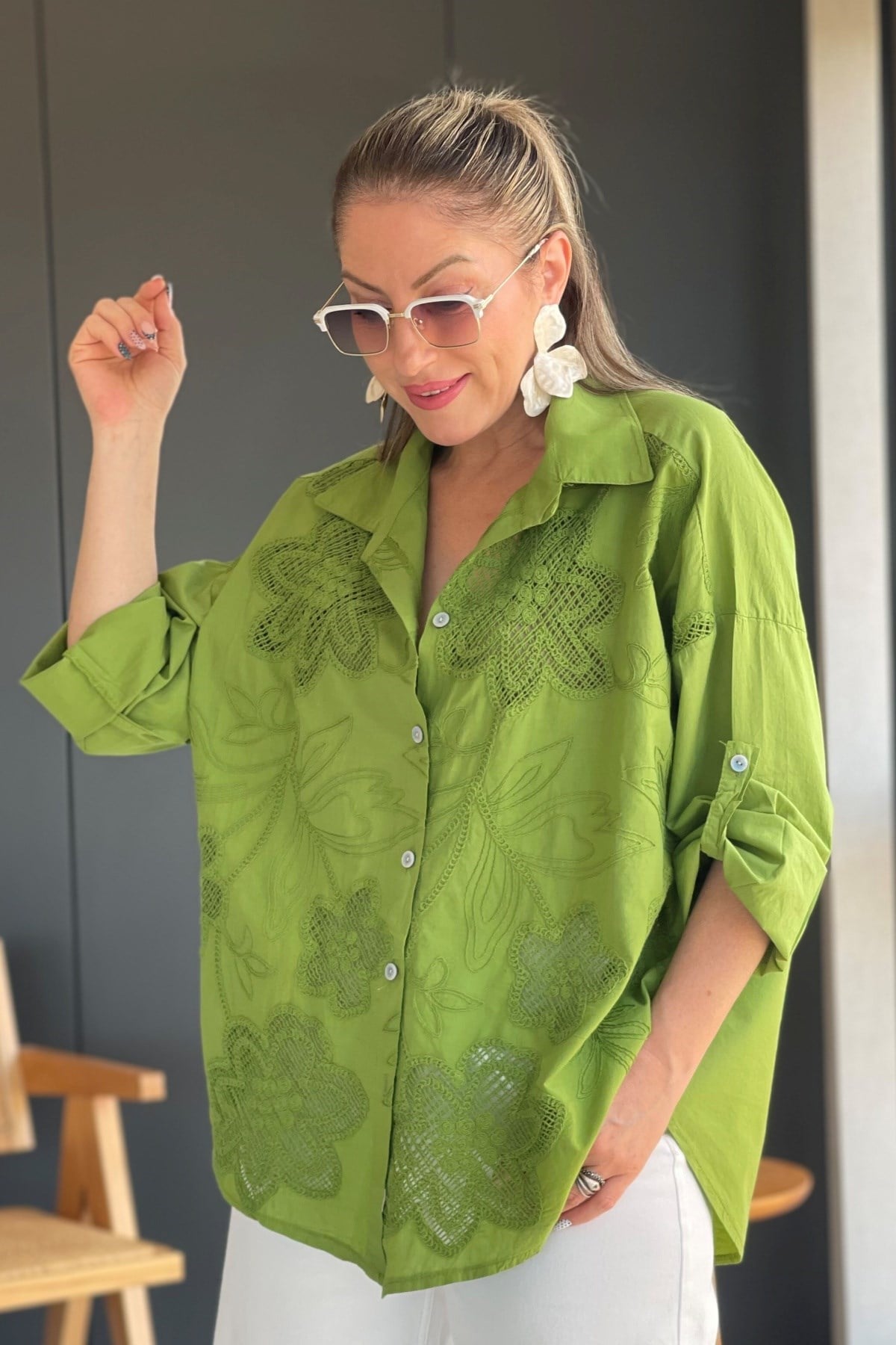 İthal Manolya Desen Zeytin Yeşili Gömlek