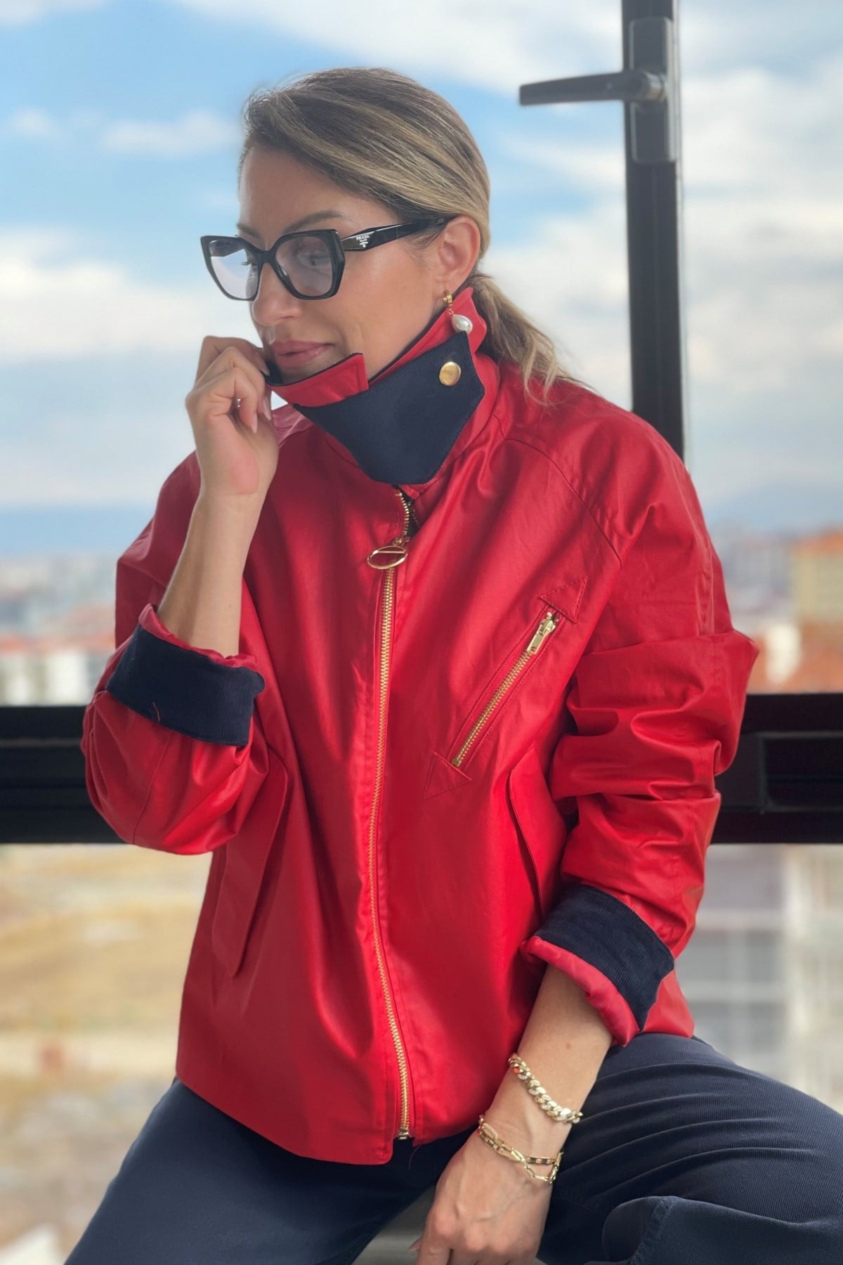 Kadife Yaka Detay Kırmızı Ceket