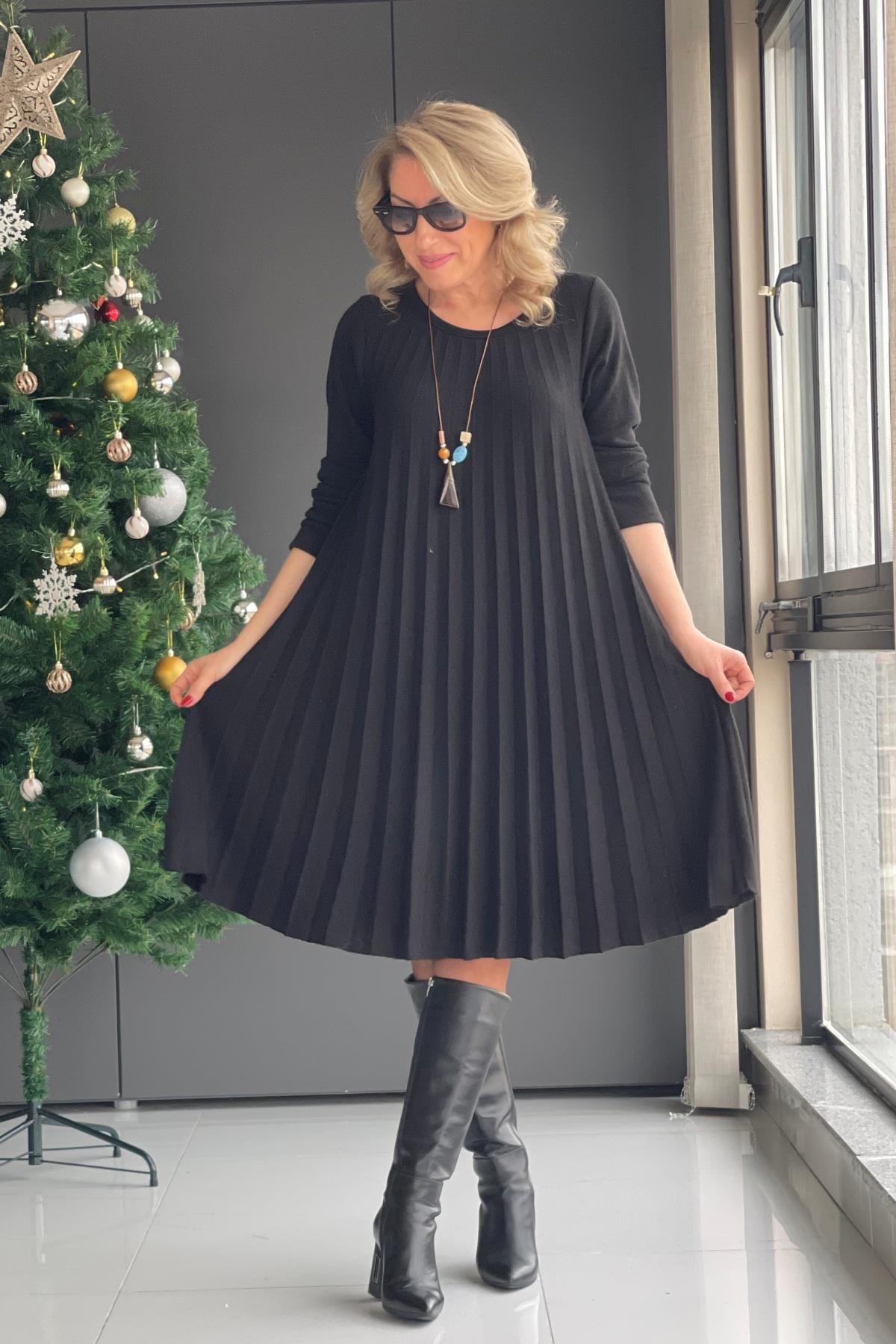 Kolye Detay Siyah Elbise