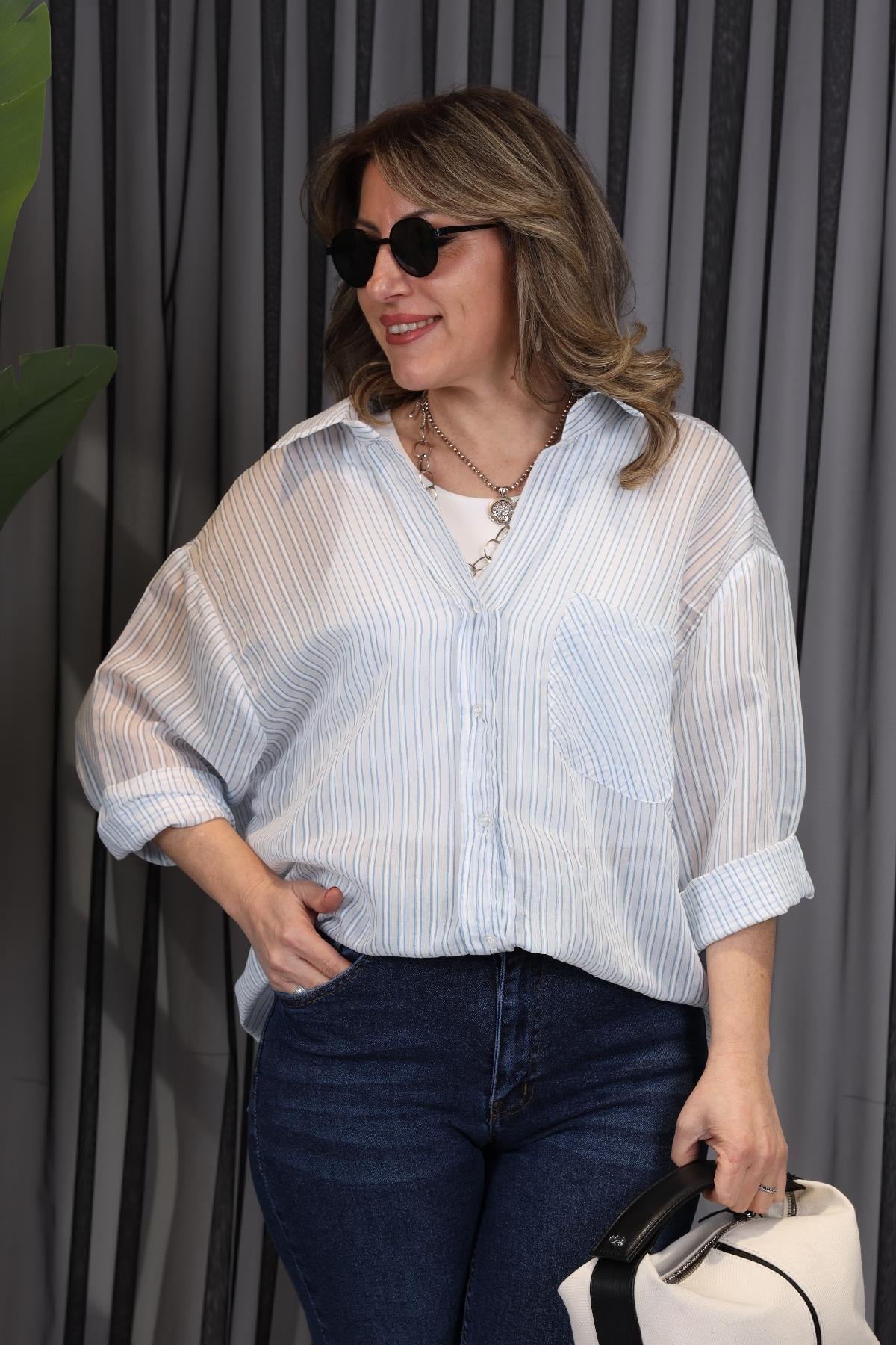 Mavi Çizgi Detay Oversize Beyaz Gömlek